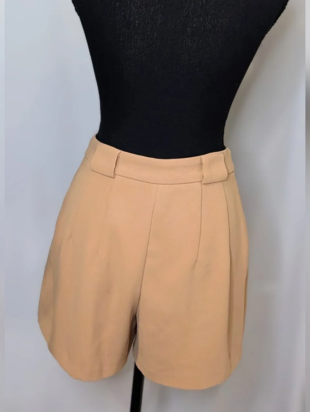 Express Shortie Extreme High Rise Pleated Tailored Shorts Tan Size 2